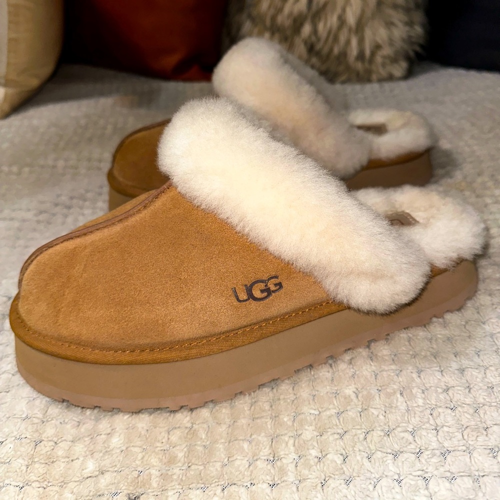 Brand new Ugg Disquette Women’s Slippers! Great slippers, just don’t fit!!